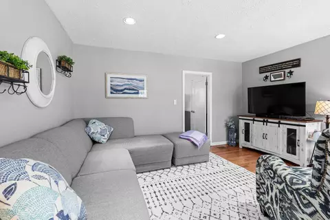 Living - 11119 E 17th Ave, Spokane Valley, WA 99206 photo 2 of 4