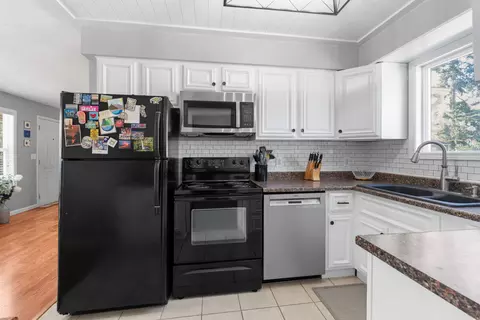Kitchen - 11119 E 17th Ave, Spokane Valley, WA 99206 photo 3 of 3