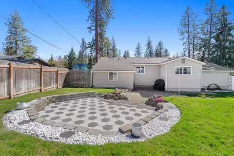 Exterior - 11119 E 17th Ave, Spokane Valley, WA 99206 photo 5 of 17