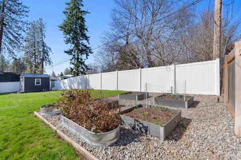 Exterior - 11119 E 17th Ave, Spokane Valley, WA 99206 photo 11 of 17