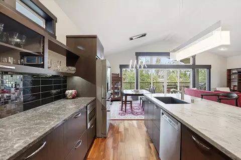 Kitchen - 2121 E Cherrytree Ln, Spokane, WA 99203 photo 5 of 5