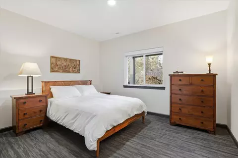 Bedroom - 2121 E Cherrytree Ln, Spokane, WA 99203 photo 4 of 4