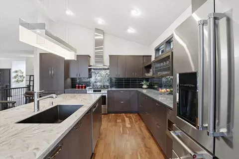 Kitchen - 2121 E Cherrytree Ln, Spokane, WA 99203 photo 4 of 5