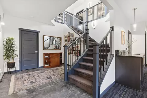Entry Way - 2121 E Cherrytree Ln, Spokane, WA 99203 photo 4 of 4