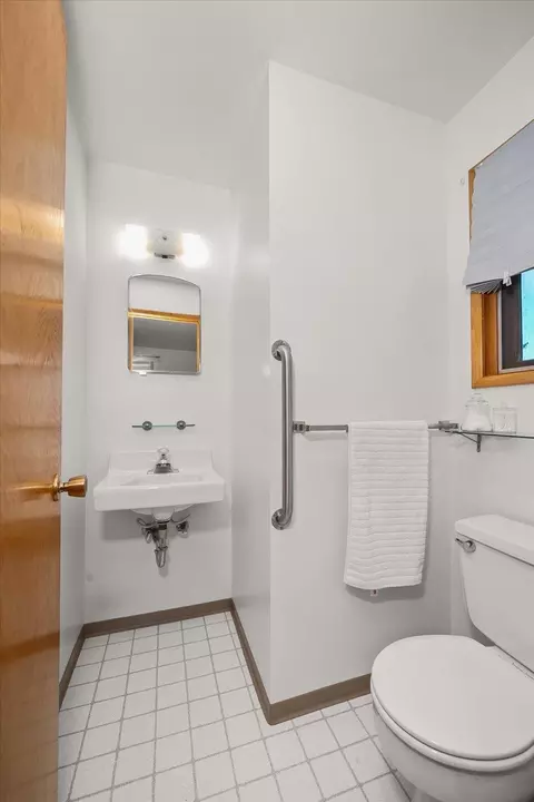 Bath - 13622 E 16th Ave, Spokane Valley, WA 99206 photo 1 of 2