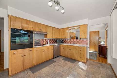 Kitchen - 13622 E 16th Ave, Spokane Valley, WA 99206 photo 1 of 2