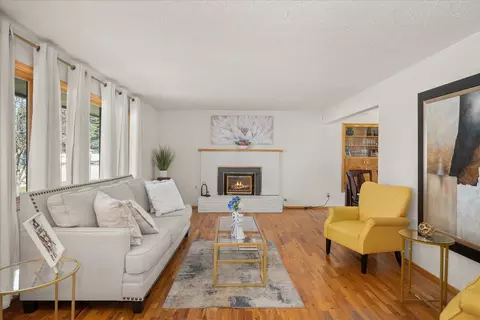 Living - 13622 E 16th Ave, Spokane Valley, WA 99206 photo 2 of 4