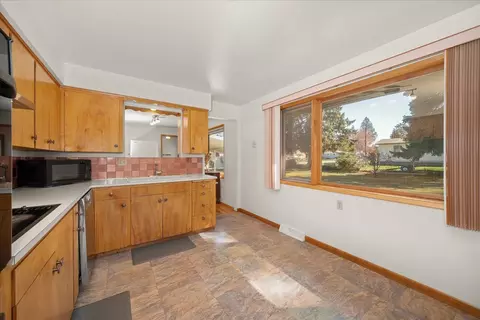 Kitchen - 13622 E 16th Ave, Spokane Valley, WA 99206 photo 2 of 2