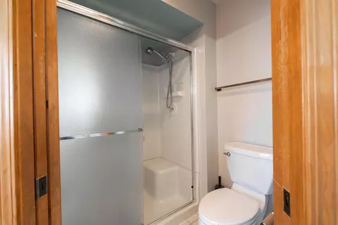 Bath - 5316 E 18th Ln, Spokane Valley, WA 99212 photo 4 of 5