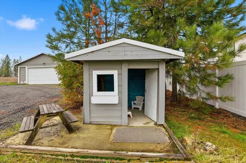 Exterior - 1007 E Farwell Rd, Spokane, WA 99208 photo 12 of 18