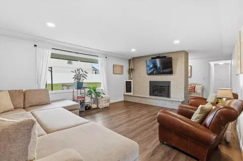 Living - 1007 E Farwell Rd, Spokane, WA 99208 photo 3 of 4