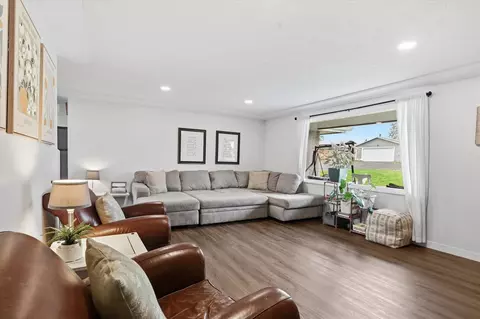 Living - 1007 E Farwell Rd, Spokane, WA 99208 photo 2 of 4