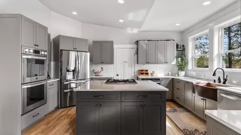 Kitchen - 1306 W Austin Rd, Spokane, WA 99208 photo 3 of 8