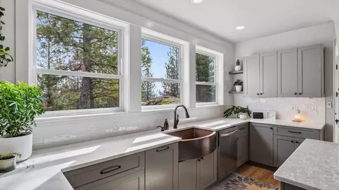 Kitchen - 1306 W Austin Rd, Spokane, WA 99208 photo 5 of 8