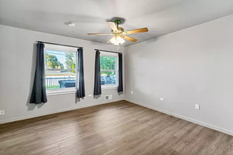 Living - 3805 E Pratt Ave, Spokane, WA 99202 photo 5 of 6