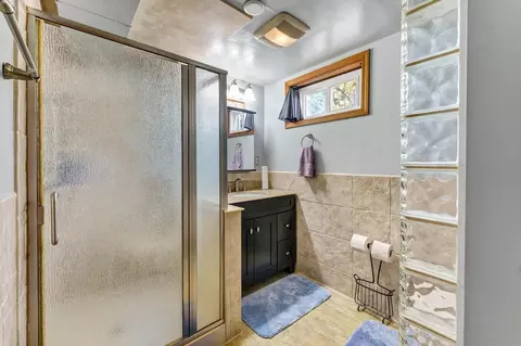 Bath - 3805 E Pratt Ave, Spokane, WA 99202 photo 2 of 2
