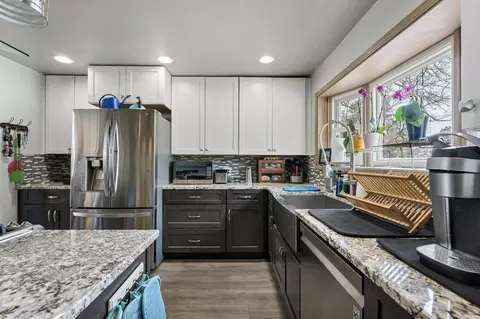 Kitchen - 3805 E Pratt Ave, Spokane, WA 99202 photo 4 of 4