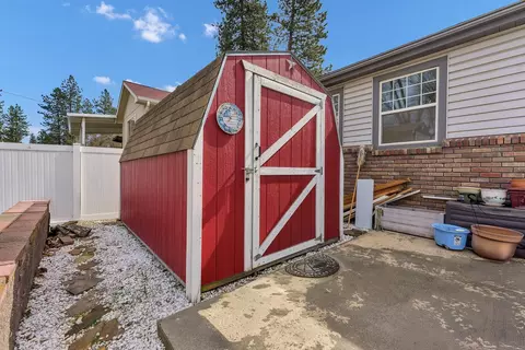 Exterior - 3805 E Pratt Ave, Spokane, WA 99202 photo 5 of 12