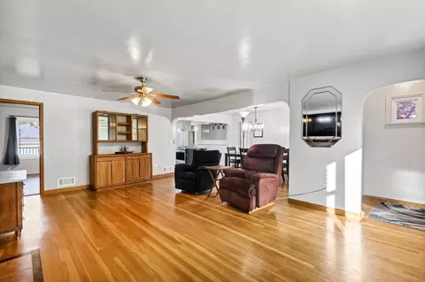 Living - 3805 E Pratt Ave, Spokane, WA 99202 photo 1 of 6