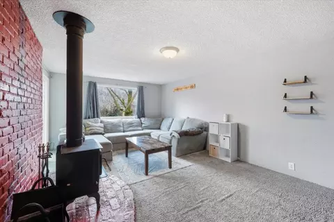 Living - 3914 E 24th Ave, Spokane, WA 99223 photo 1 of 2