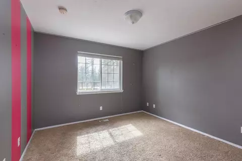 Bedroom - 4911 E Greenbluff Rd, Colbert, WA 99005 photo 6 of 11