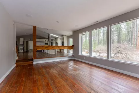Living - 4911 E Greenbluff Rd, Colbert, WA 99005 photo 4 of 10