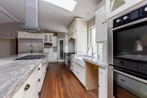 Kitchen - 4911 E Greenbluff Rd, Colbert, WA 99005 photo 4 of 5
