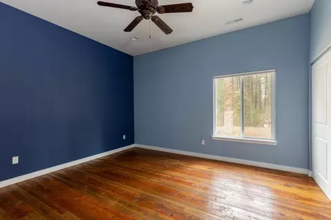 Bedroom - 4911 E Greenbluff Rd, Colbert, WA 99005 photo 3 of 11