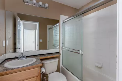 Bath - 4911 E Greenbluff Rd, Colbert, WA 99005 photo 1 of 6