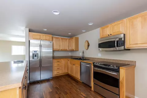 Kitchen - 4911 E Greenbluff Rd, Colbert, WA 99005 photo 5 of 5