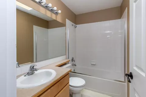 Bath - 4911 E Greenbluff Rd, Colbert, WA 99005 photo 4 of 6