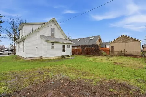 Exterior - 313 E Gordon Ave, Spokane, WA 99212 photo 4 of 8