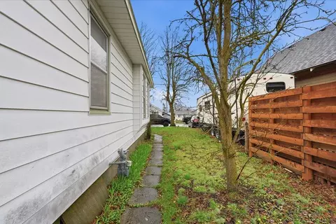 Exterior - 313 E Gordon Ave, Spokane, WA 99212 photo 7 of 8