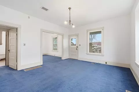 Living - 313 E Gordon Ave, Spokane, WA 99212 photo 3 of 5