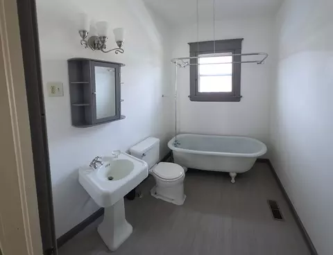 Bath - 313 E Gordon Ave, Spokane, WA 99212 photo 1 of 1
