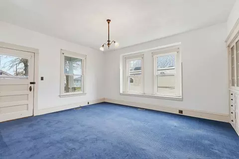Living - 313 E Gordon Ave, Spokane, WA 99212 photo 2 of 5