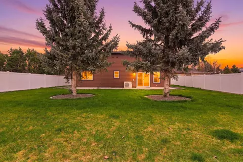 5325 N Vincent Rd, Newman Lake, WA 99025