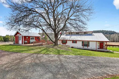 131 Country Ln, Newport, WA 99156