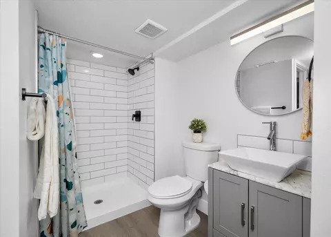 Bath - 513 E 8th Ave, Spokane, WA 99202 photo 3 of 3