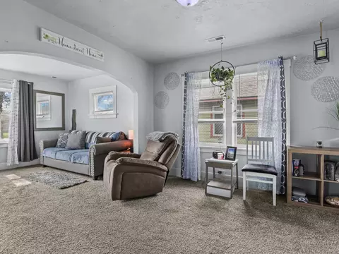 Living - 2015 E Nora Ave, Spokane, WA 99207 photo 4 of 5