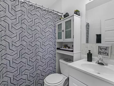 Bath - 2015 E Nora Ave, Spokane, WA 99207 photo 1 of 1