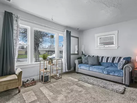 Living - 2015 E Nora Ave, Spokane, WA 99207 photo 2 of 5