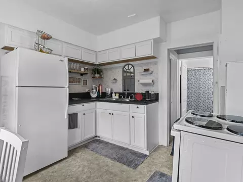 Kitchen - 2015 E Nora Ave, Spokane, WA 99207 photo 2 of 4