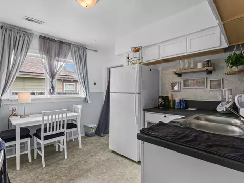 Kitchen - 2015 E Nora Ave, Spokane, WA 99207 photo 4 of 4