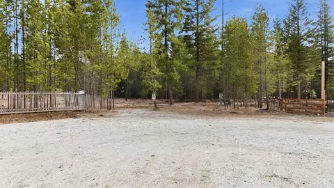 102 Fox Ln, Newport, WA 99156