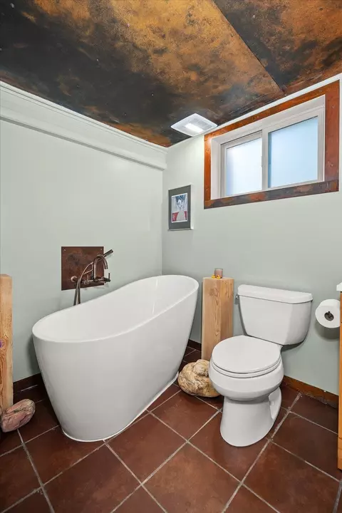 Bath - 623 E 19th Ave, Spokane, WA 99203 photo 2 of 2