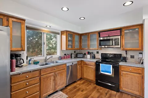 Kitchen - 4022 E Sumac Dr, Spokane, WA 99223 photo 2 of 3