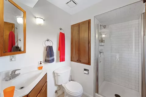 Bath - 4022 E Sumac Dr, Spokane, WA 99223 photo 1 of 2