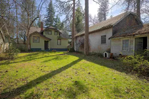 Exterior - 37 E 33rd Ave, Spokane, WA 99203 photo 4 of 8