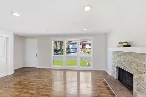 Living - 12902 E 26th Ave, Spokane Valley, WA 99206 photo 2 of 6